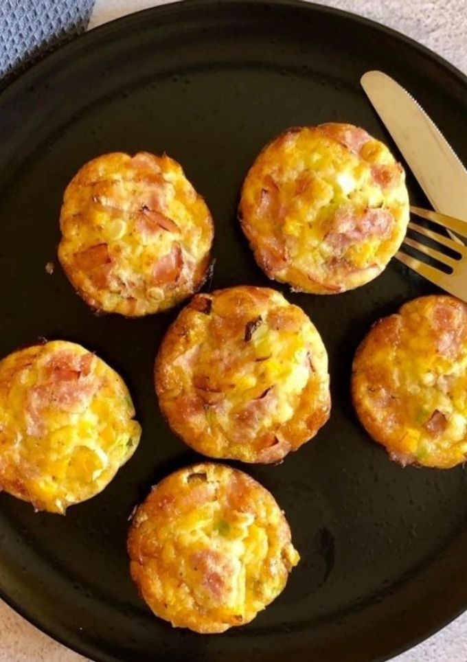 Sonkás sajtos tojás muffin recept fotója