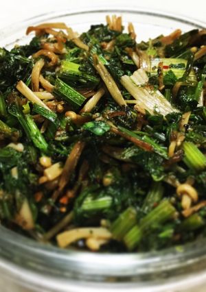 A picture of Culled carrot leaf sauté.