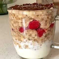 Una foto de Avena jar con berris