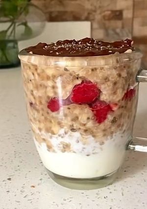 Una foto de Avena jar con berris