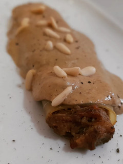 Una foto de Canelón de carrilleras al Oporto con salsa de ceps