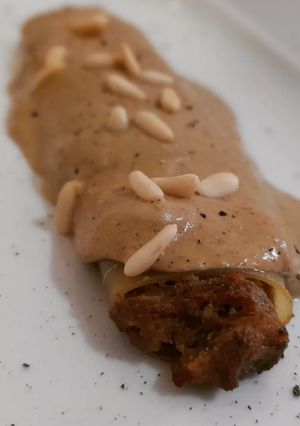 Una foto de Canelón de carrilleras al Oporto con salsa de ceps