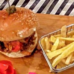 A picture of Juicy Beef Burger.
