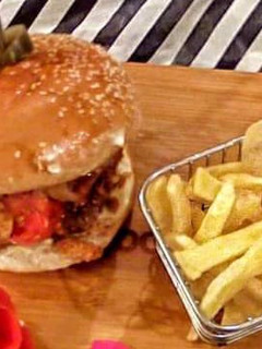 A picture of Juicy Beef Burger.