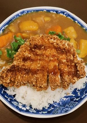 A picture of Japanese Curry Katsu (Pork Cutlet Curry Rice).