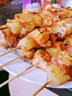 Foto de Espetadas low carb de frango, ananás e bacon