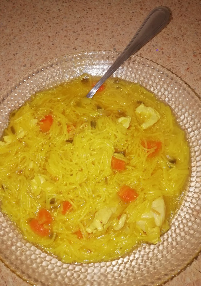 Una foto de Fideos finos con pechuga de pollo