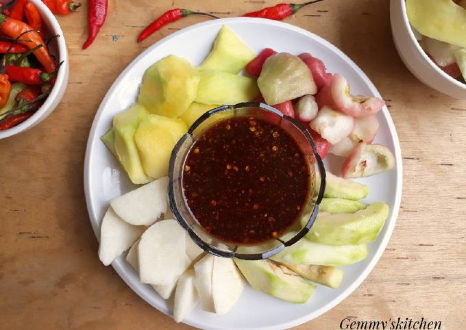 Rujak Buah Bumbu Kacang