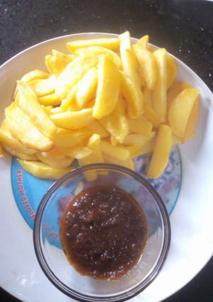 A picture of Fried Irish and tomatoes sauce.
