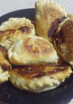 Una foto de Empanaditas de jamón y queso con huevo