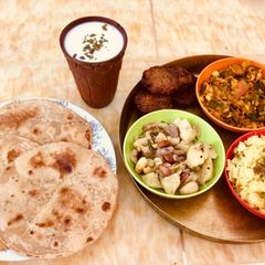 A picture of Gujarati (Gujarati Desi Thali).