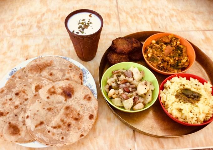 Gujarati (Gujarati Desi Thali)