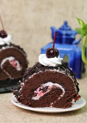 Foto resep Black Forest Roll Cake