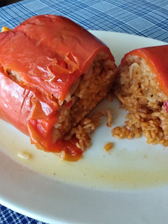 Una foto de Pimiento relleno de arroz a la cazuela