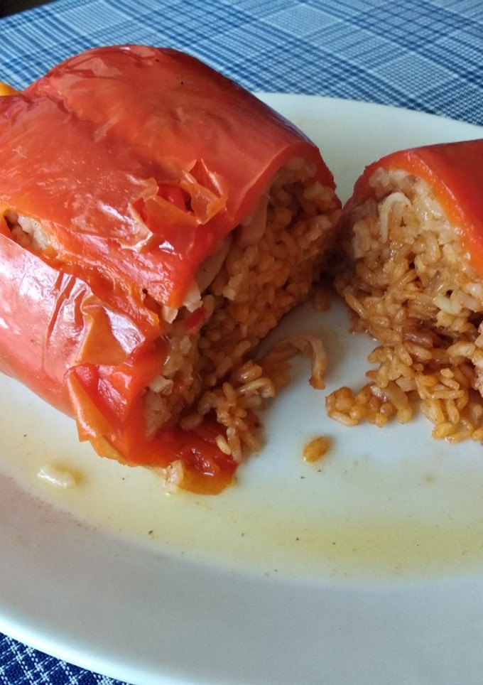 Una foto de Pimiento relleno de arroz a la cazuela