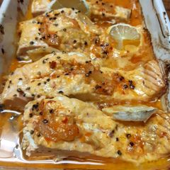 A picture of Salmon in oven.