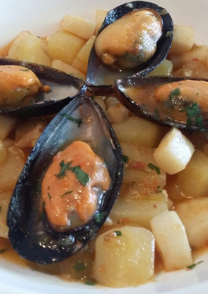 Una foto de Patatas marineras