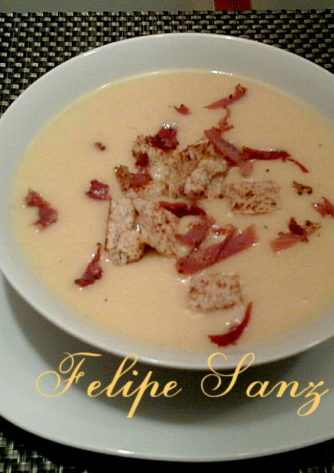 Una foto de Crema de espárragos blancos