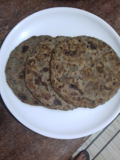कुट्टू के मूली के पराठे (Kuttu ke muli ke paratha recipe in hindi) रेसिपी मुख्य फोटो