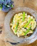 Nui xào trứng măng tây