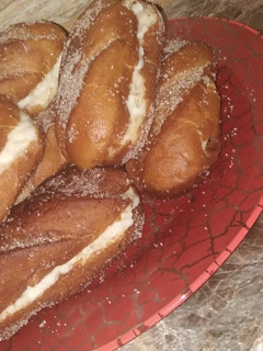 Una foto de Chuchos rellenos de crema pastelera😋
