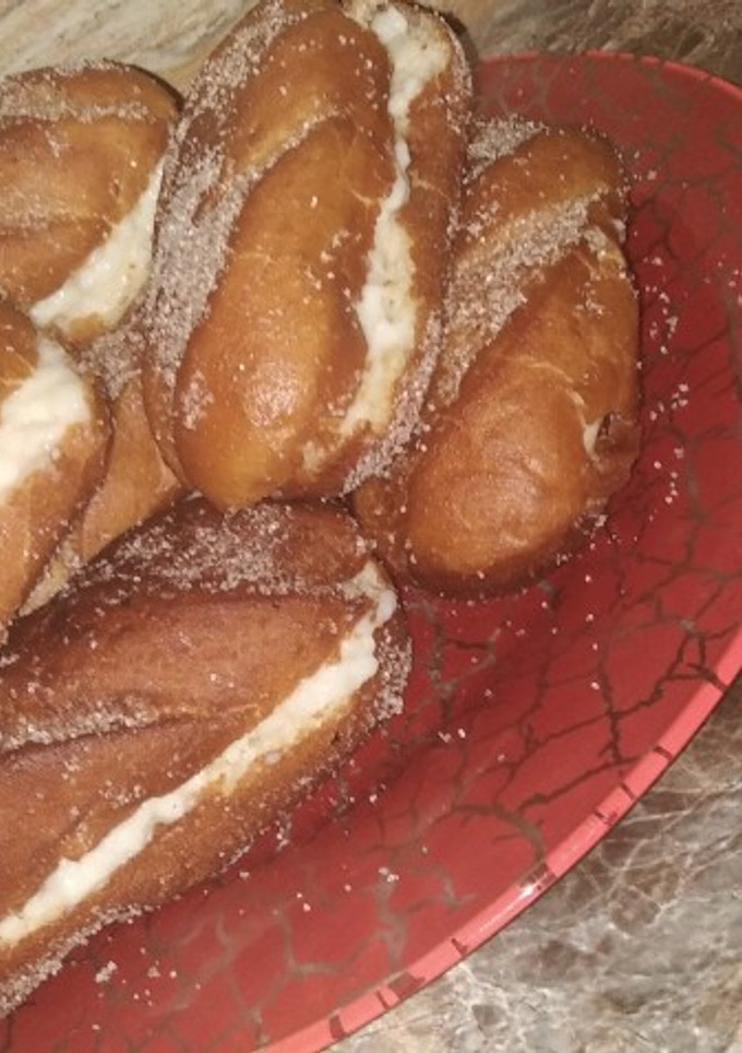 Una foto de Chuchos rellenos de crema pastelera😋