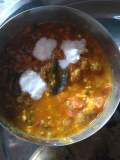 દહીં વાળા મગ (Dahi Vala Moong Recipe In Gujarati) રેસીપી મુખ્ય ફોટો