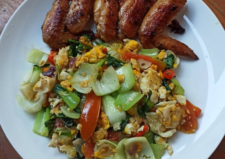 Recipe of Any-night-of-the-week Pan Fried Chicken Wings and Stir Fry Bok Choi with Scrambled Eggs