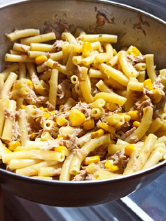 Une photo de Salade de pâtes au thon maïs