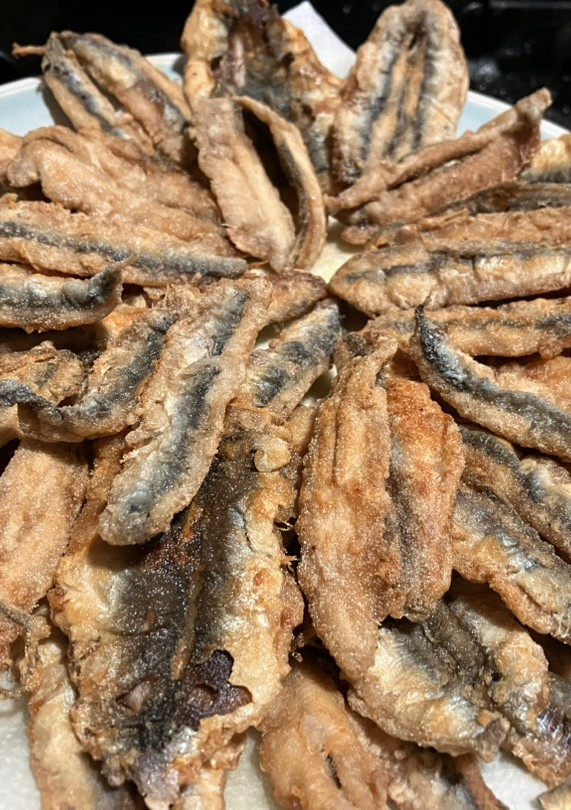 Una foto de Boquerones del mercado de Palamós, fritos