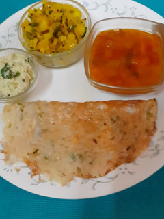 રવા ઢોંસા (Rava Dosa Recipe In Gujarati) રેસીપી મુખ્ય ફોટો