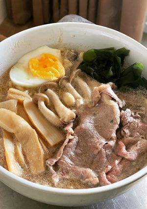 A picture of Tonkotsu ramen.