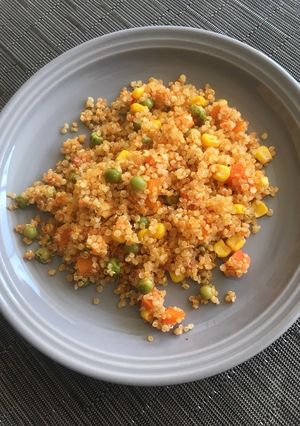 Una foto de Quinoa con verduras