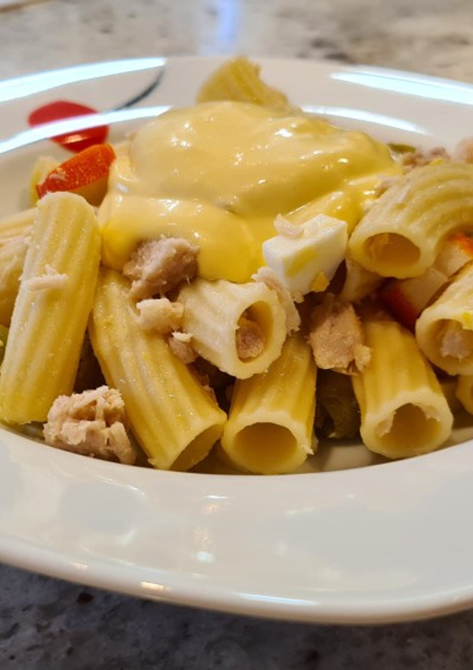 Una foto de Ensalada de pasta con mayonesa de mango