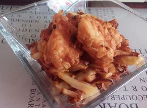 Una foto de Snack de pollo y papas fritas