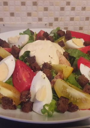 Фото Салат "Цезарь" (домашний, очень вкусный, простой рецепт на двоих).