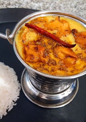A picture of Punjabi Kadhi Pakoda.
