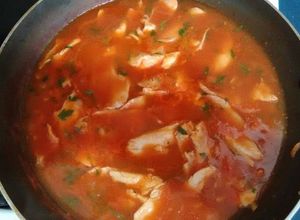 Una foto de Filetes de dorado en salsa de tomate. ॐ