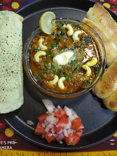 મુંબઈ પાઉંભાજી(pav bhaji recipe in gujarati) રેસીપી મુખ્ય ફોટો