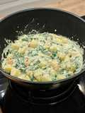 Patatas con espinacas y salmón en salsa de mostaza al estragón