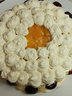Una foto de Torta duraznos con cremas