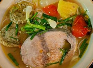 Hình của món Bún cá ngừ, chả cá.