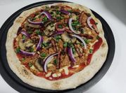 Una foto de pizza con tocino