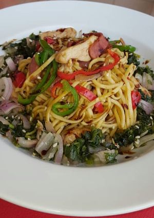 A picture of Dee's sesame chicken noodles.