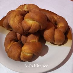A picture of Doughnut knots.