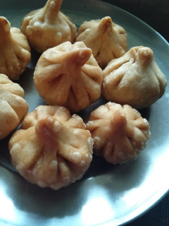 फ्राइड मोदक (Fried Modak recipe in Hindi) रेसिपी मुख्य फोटो