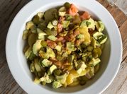 Une photo de salade pdt cornichons