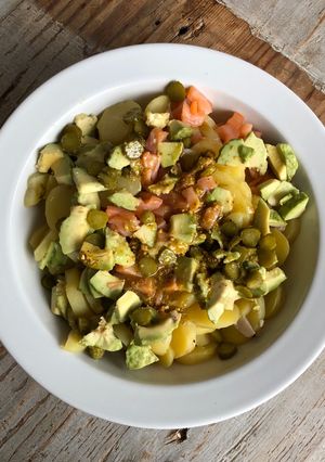 Une photo de Salade de pommes de terre au saumon