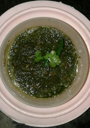 A picture of Coriander chutney.