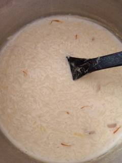 કેસર રબડી ખીર (Kesar Rabdi Kheer Recipe In Gujarati) રેસીપી મુખ્ય ફોટો